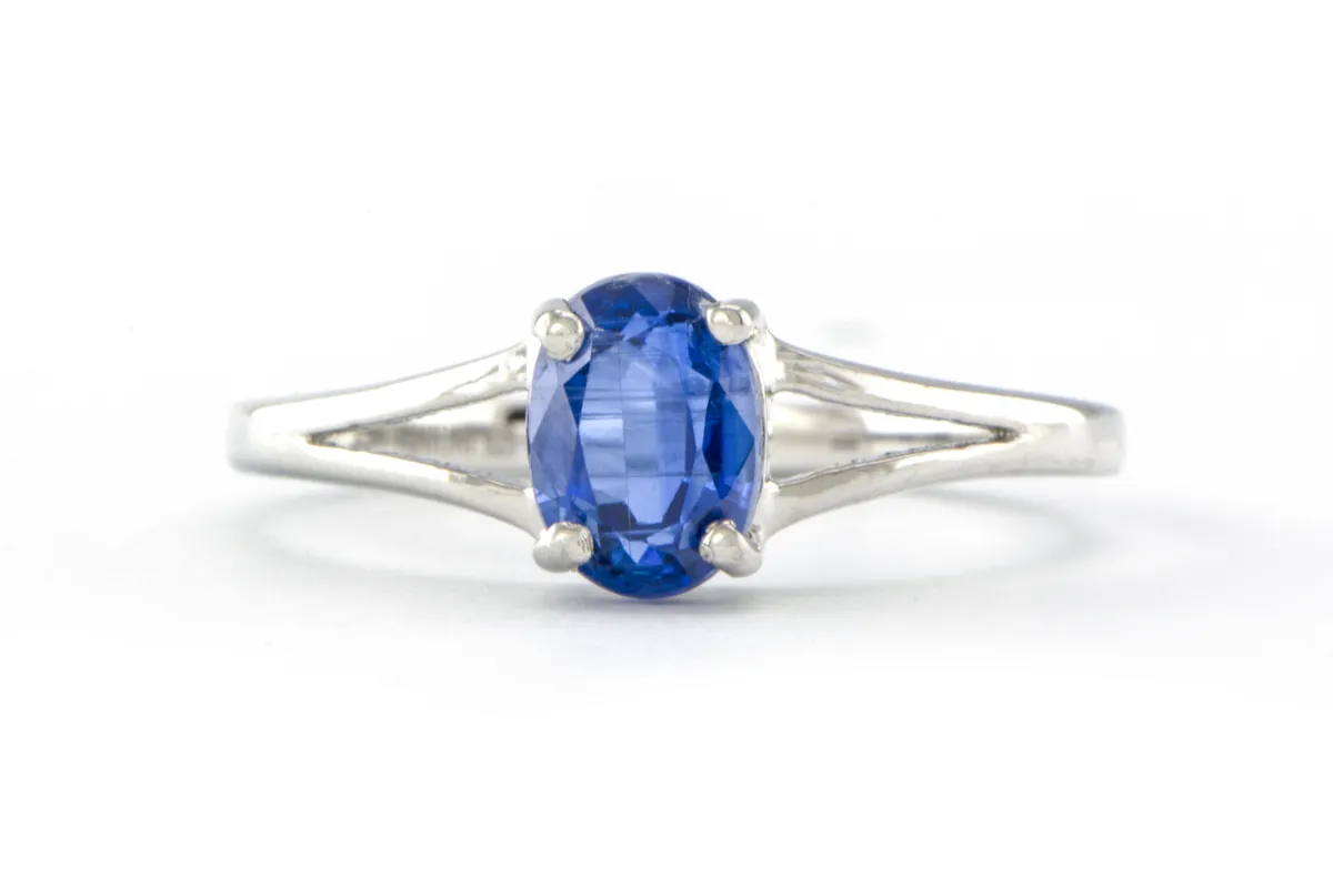 Ring mit blauem Kyanit