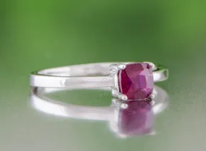 Silberring mit Rubin