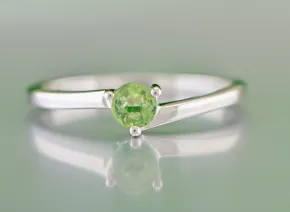 Silberring mit grünem Saphir