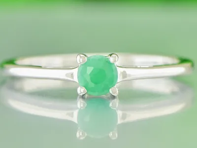 Eleganter Ring mit Smaragd