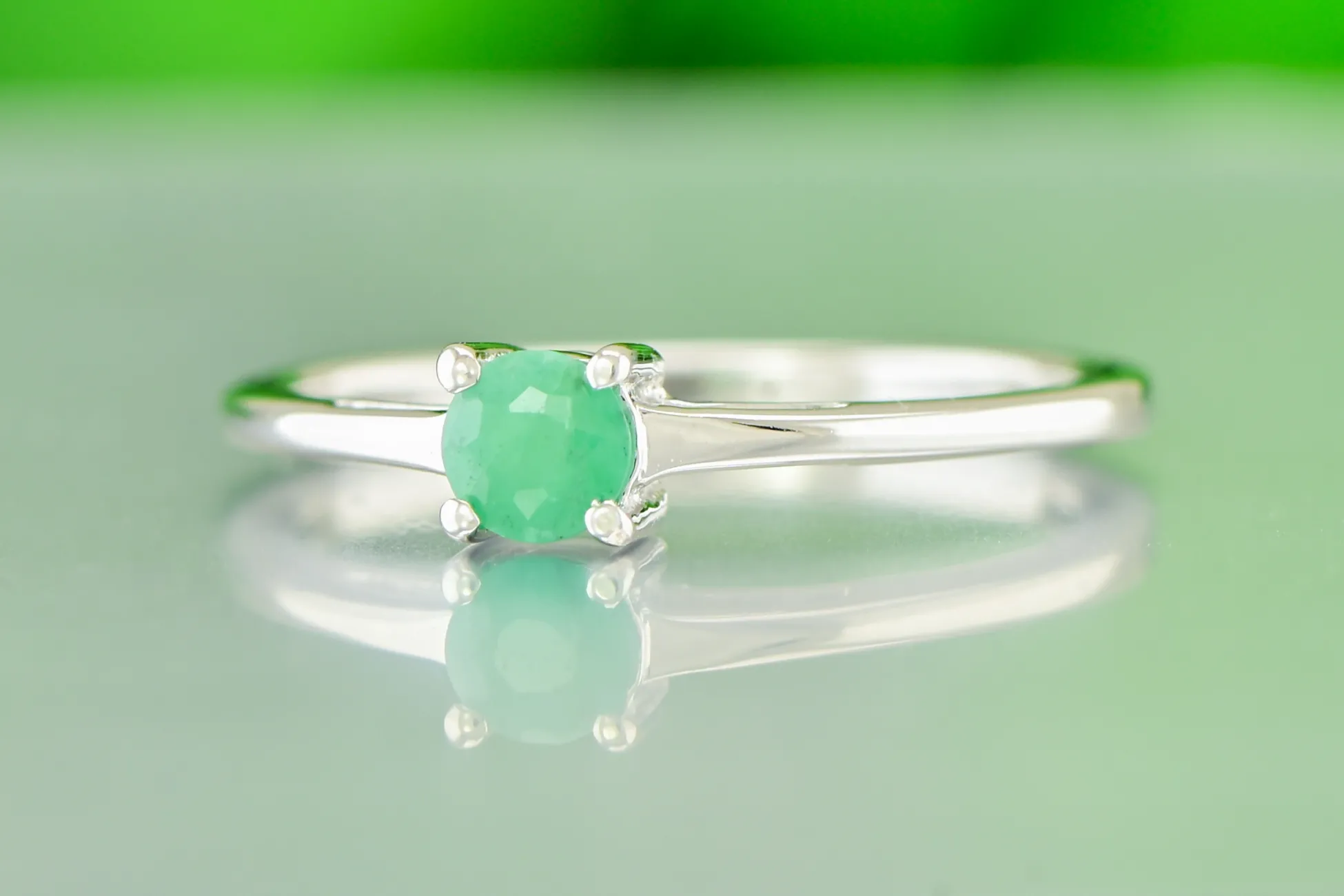Eleganter Ring mit Smaragd