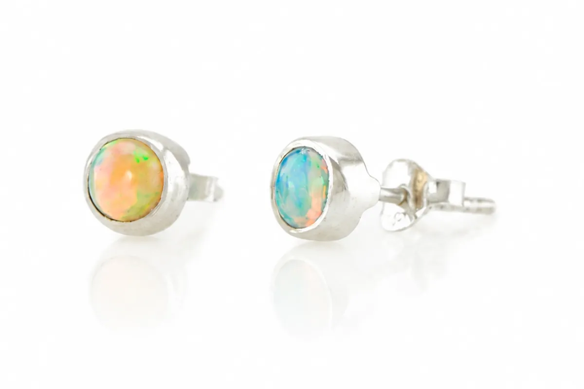 Silberohrringe mit natürlichem Opal