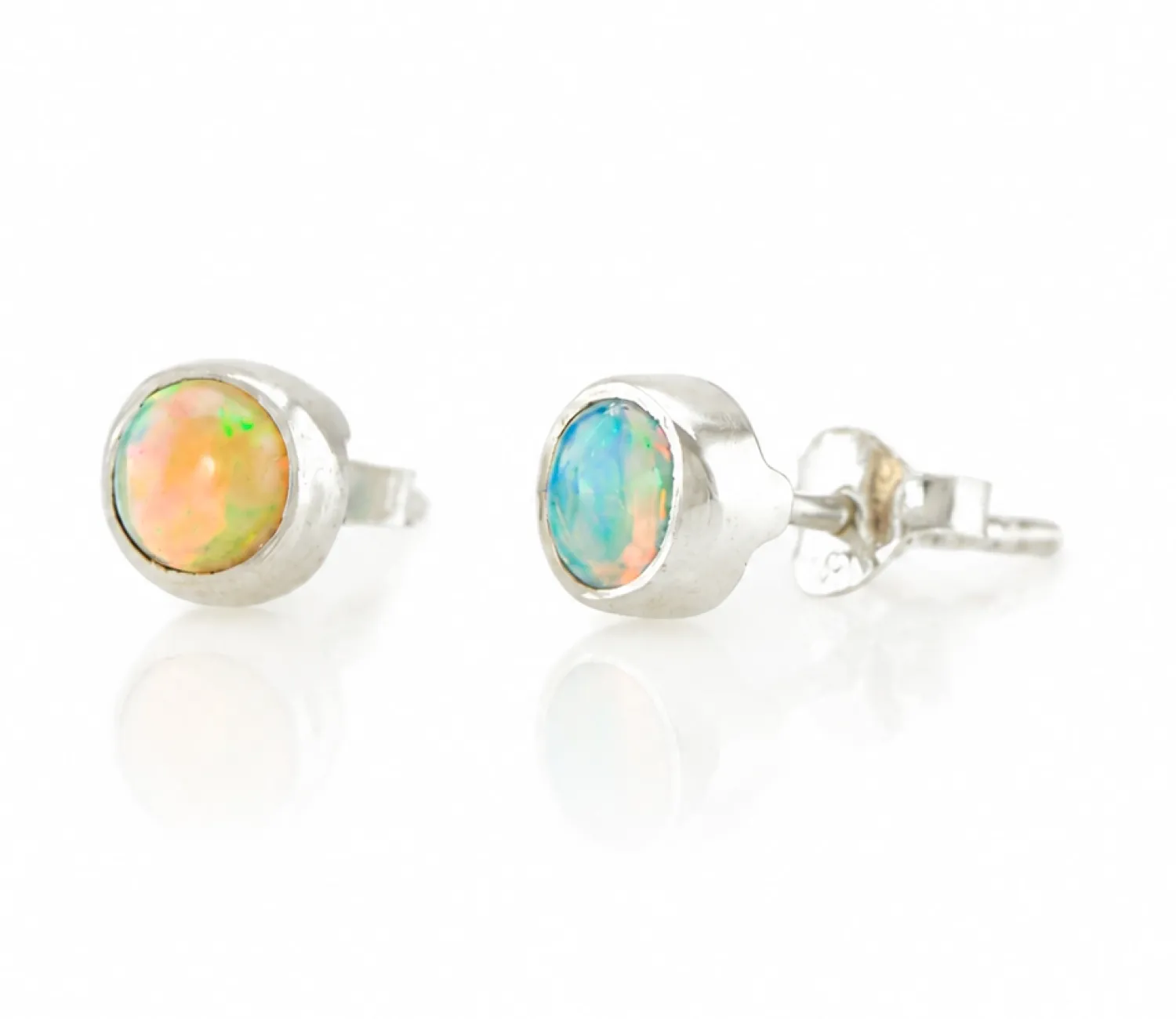 Silberohrringe mit natürlichem Opal
