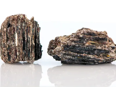 Schwarzer Turmalin und Muskovit